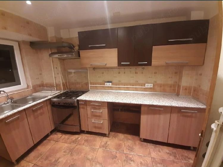 Apartament cu 3 camere semidecomandat în 1 Mai