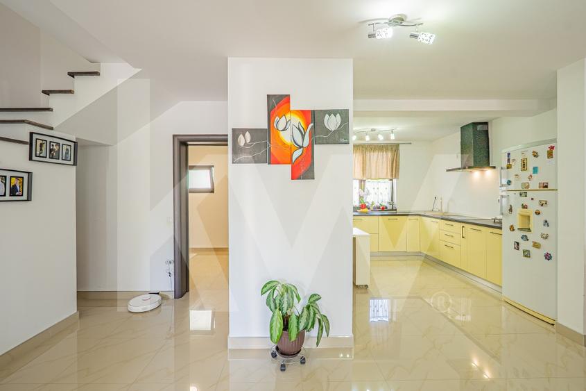 Duplex cu 4 camere cu Canalizare în Gușterița