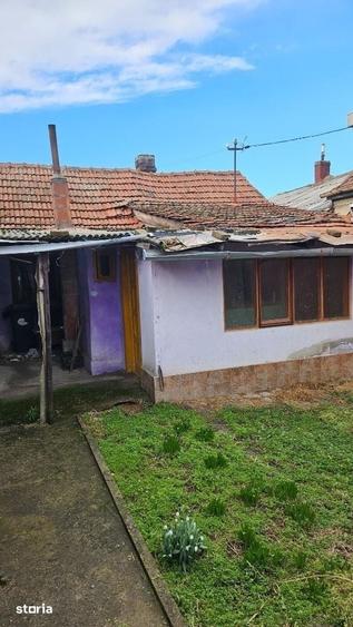 Casă cu 2 camere cu Teren 250 Mp în Iosia