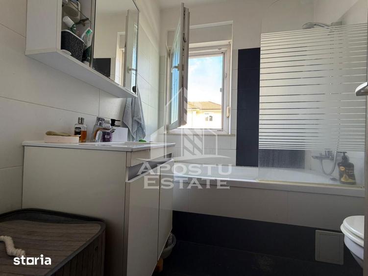 Apartament cu 3 camere semidecomandat, mobilat în Blașcovici
