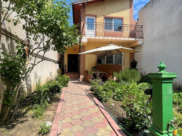 Casă individuală cu 4 camere cu Canalizare în Tomis I