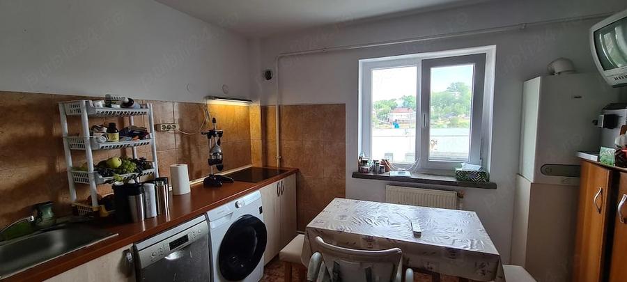 Apartament cu 4 camere decomandat în Nicolae Titulescu