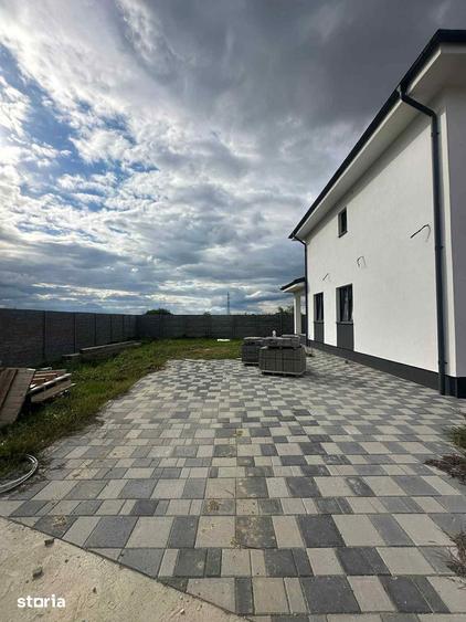 Casă cu 4 camere decomandat cu Teren 525 Mp în Central