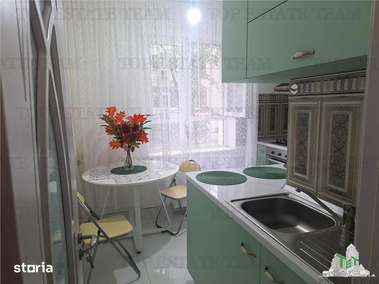 Apartament cu 2 camere semidecomandat în Tei