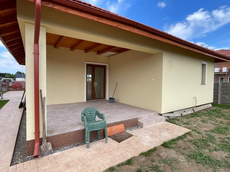 Casă individuală cu 3 camere cu Canalizare în Ghiroda