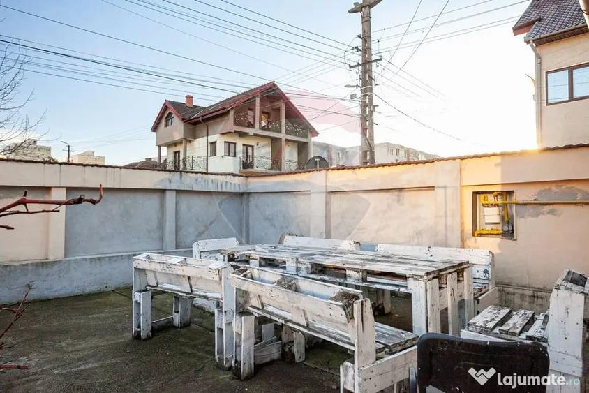 Casă cu 6 camere cu Teren 450 Mp în Central