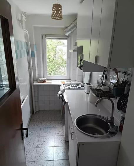 Apartament cu 2 camere decomandat, mobilat în Berceni