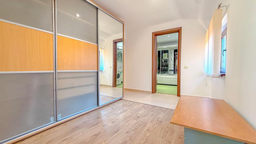 Duplex cu 3 camere cu Canalizare în Florilor