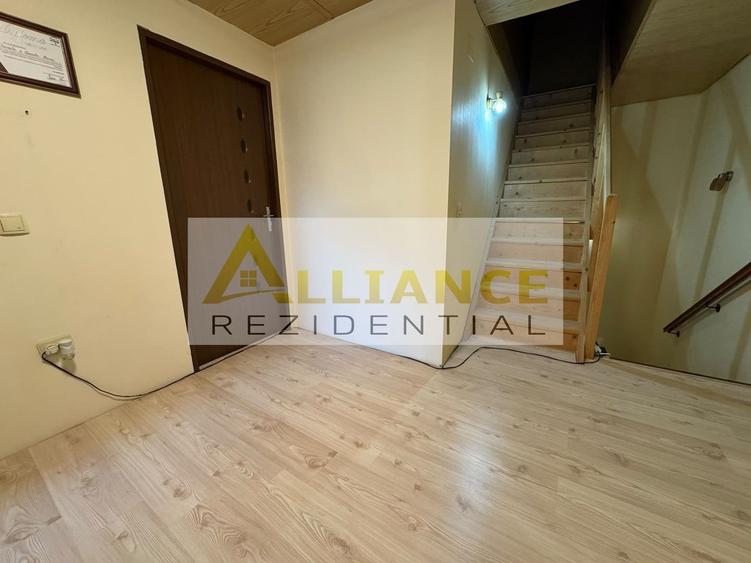 Casă individuală cu 10 camere cu Canalizare în Pădurișu