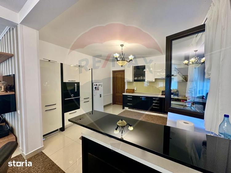 Casă cu 6 camere cu Teren 1180 Mp în Râfov
