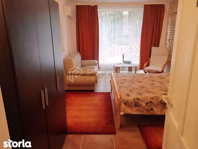 Casă cu 8 camere cu Teren 922 Mp în Livezeni