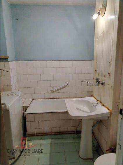 Apartament cu 3 camere decomandat în Tudor