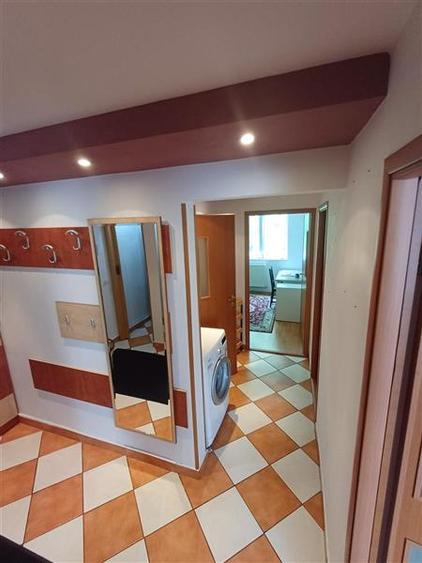Apartament cu 3 camere decomandat, mobilat în Berceni