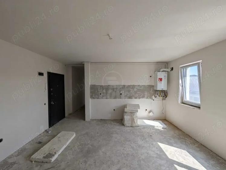 Apartament cu 3 camere semidecomandat în Florești