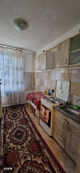 Apartament cu 3 camere decomandat în Tătărași