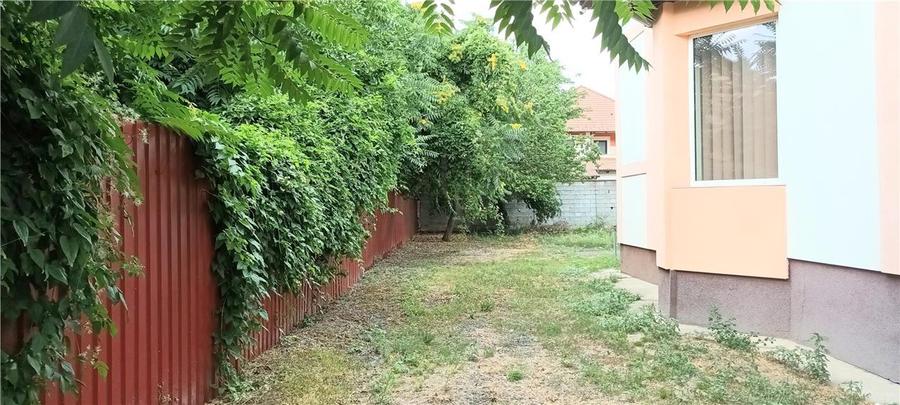 Casă individuală cu 5 camere cu Canalizare în Lipovei