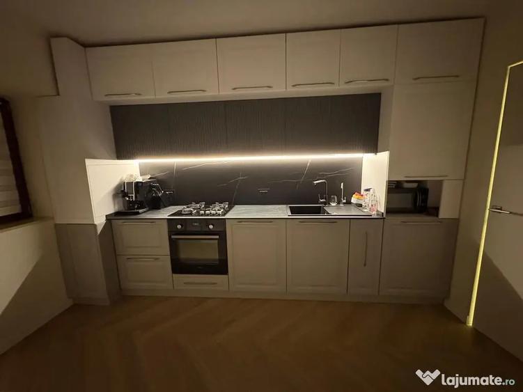 Apartament cu 3 camere decomandat, mobilat în Faleza Nord