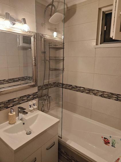 Apartament cu 3 camere decomandat în Torontalului