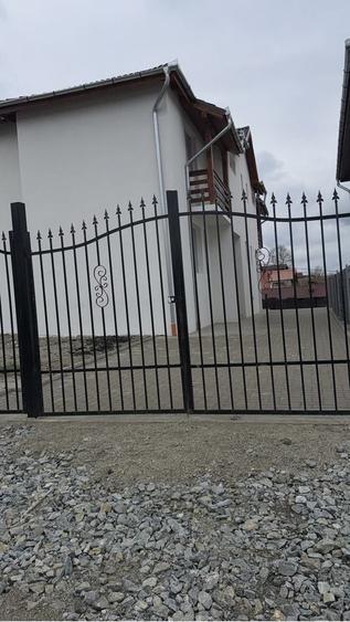 Casă cu 4 camere în Lazaret