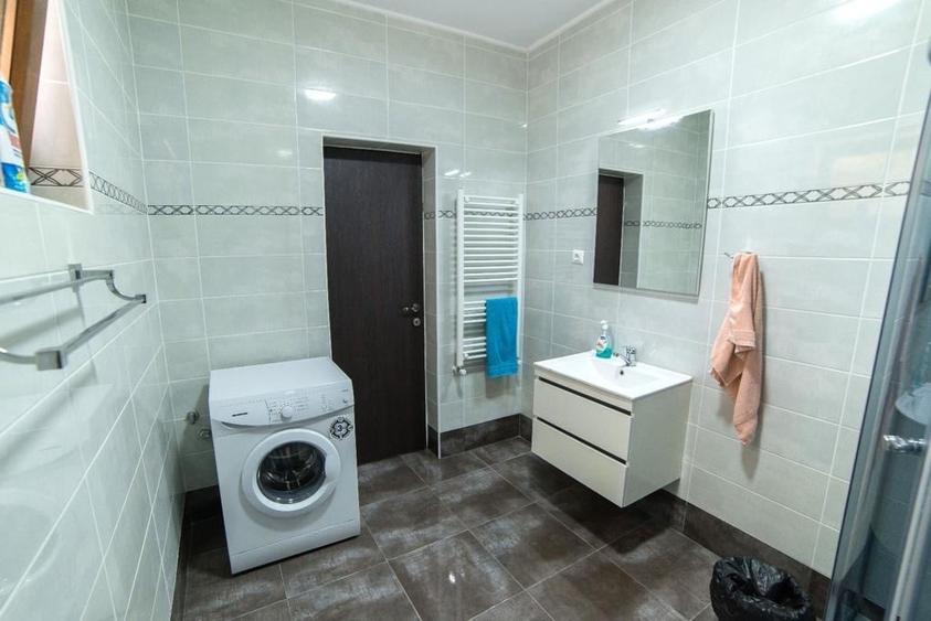 Casă individuală cu 5 camere cu Canalizare în Nord-Vest