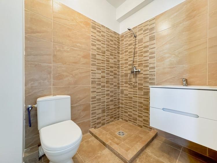 Casă individuală cu 4 camere cu Teren 250 Mp în Periferie