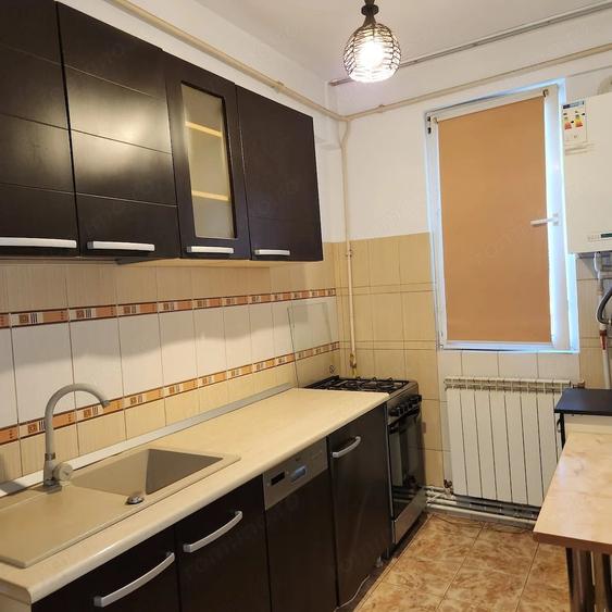 Apartament cu 3 camere decomandat în Exterior Vest