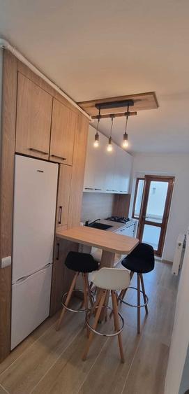 Apartament cu 2 camere decomandat în Florilor
