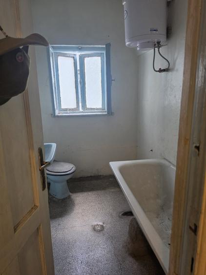 Casă individuală cu 9 camere cu Canalizare în Vatra Luminoasă