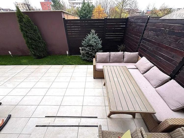 Apartament cu 3 camere decomandat, mobilat în Sisești