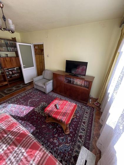 Apartament cu 2 camere decomandat în Petros
