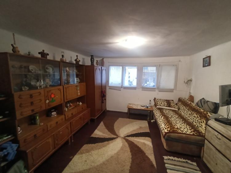 Casă individuală cu 3 camere cu Canalizare în Andrei Mureșanu