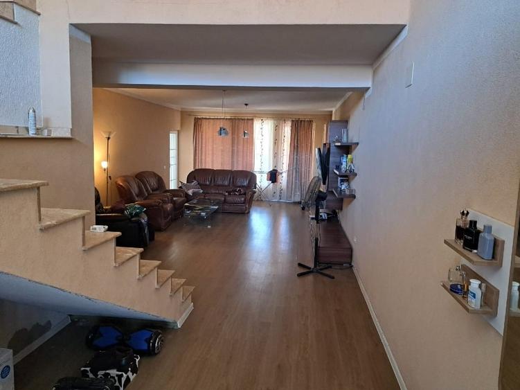 Duplex cu 5 camere cu Canalizare în Moșnița Nouă