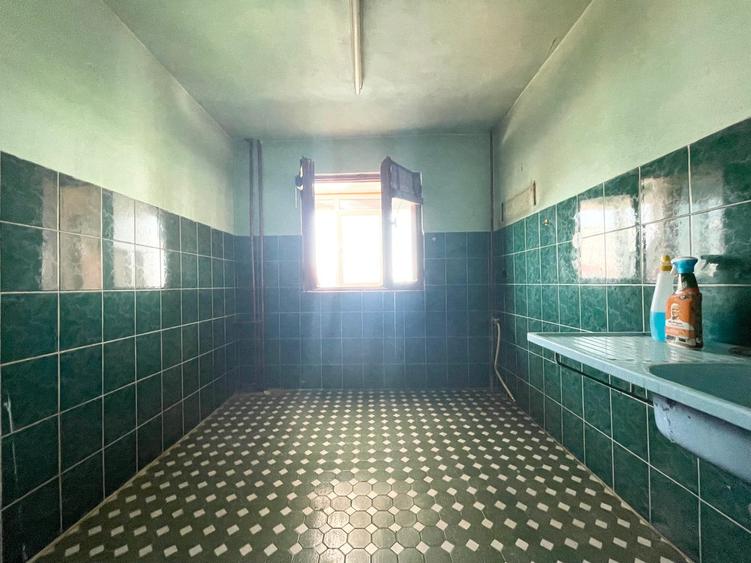 Apartament cu 3 camere decomandat în Complex Studențesc