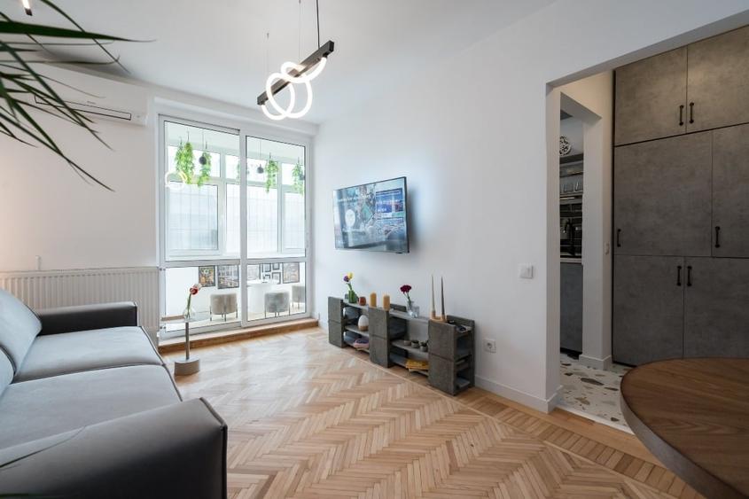 Apartament cu 2 camere semidecomandat, mobilat în Unirii