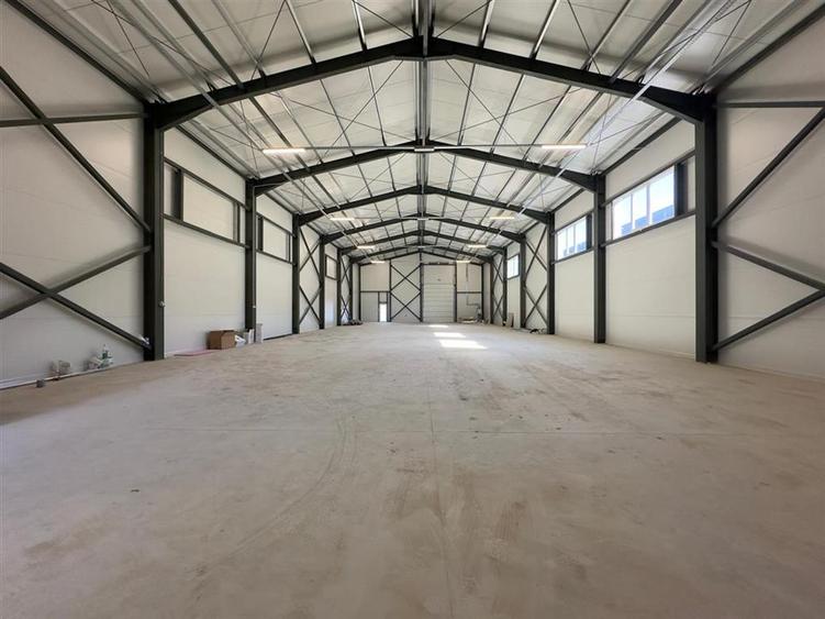 Spațiu industrial, de 585 mp, în Lețcani