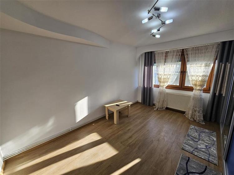Apartament cu 2 camere decomandat în Micro I