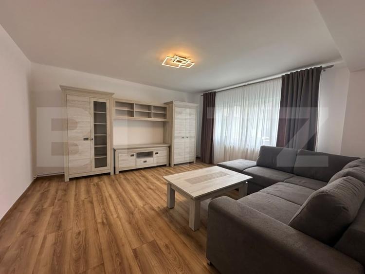Apartament cu 3 camere decomandat, mobilat în Central