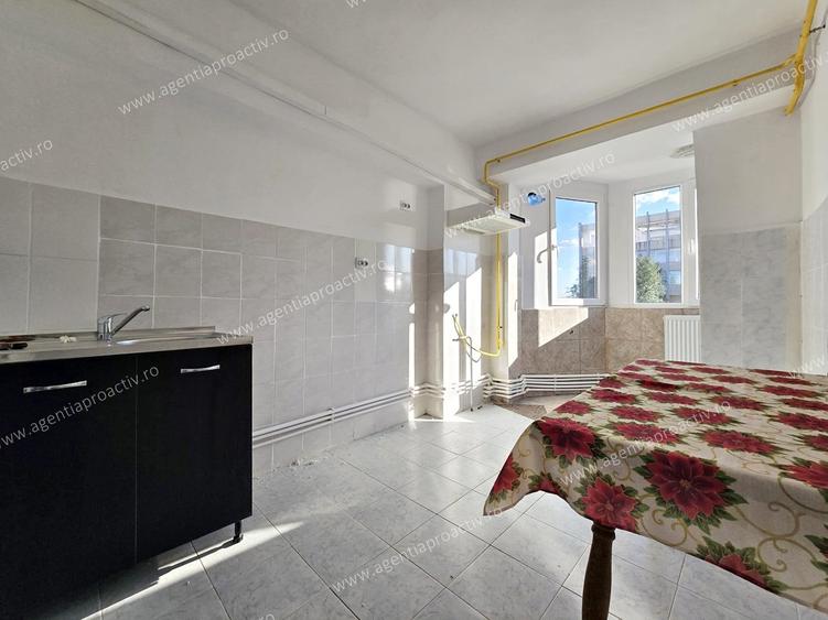 Apartament cu 4 camere decomandat în Port