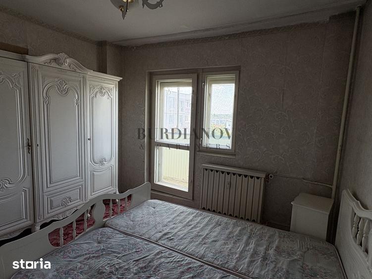 Apartament cu 4 camere semidecomandat în Militari