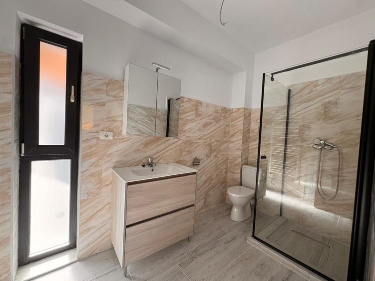 Penthouse cu 5 camere decomandat în Furnica