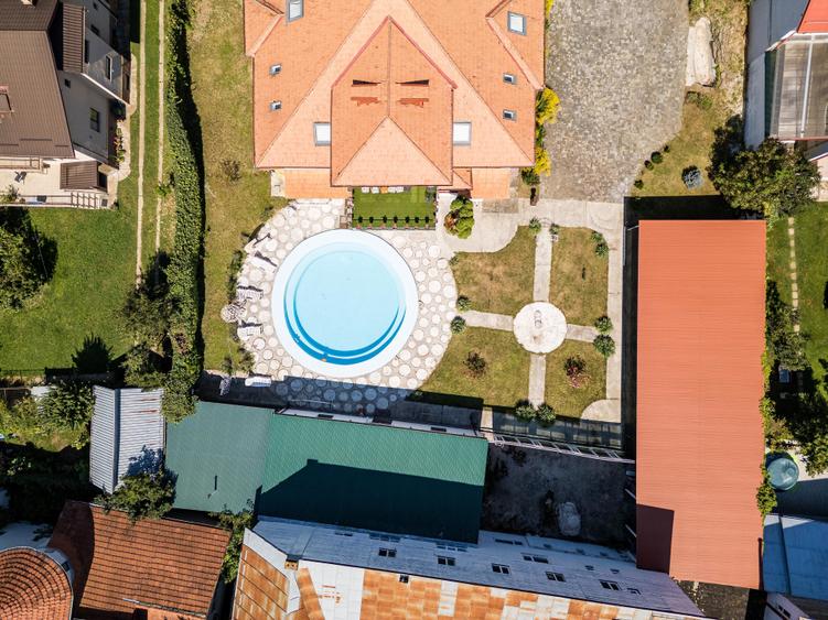 Casă individuală cu 21 camere cu Piscina în Central