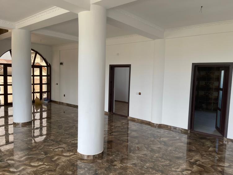 Casă cu 4 camere cu Teren 1000 Mp în Central