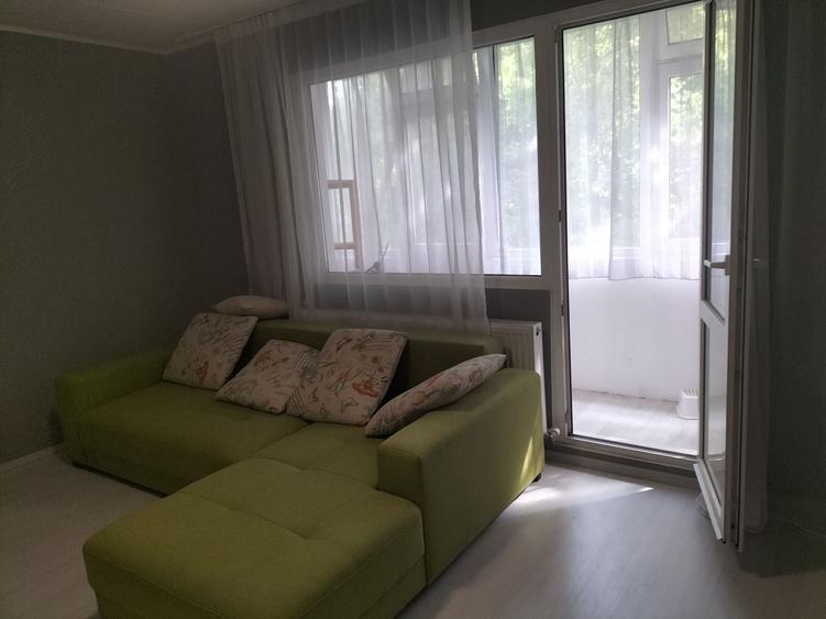 Apartament cu 3 camere semidecomandat în Brâncoveanu