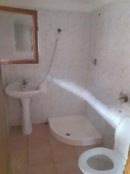 Casă cu 4 camere în Bârzești