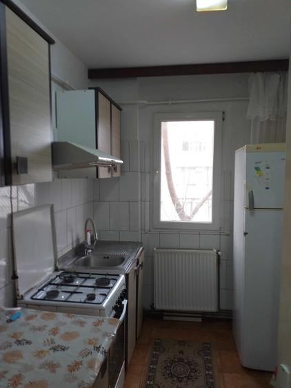 Apartament cu 2 camere semidecomandat în Podu Roș