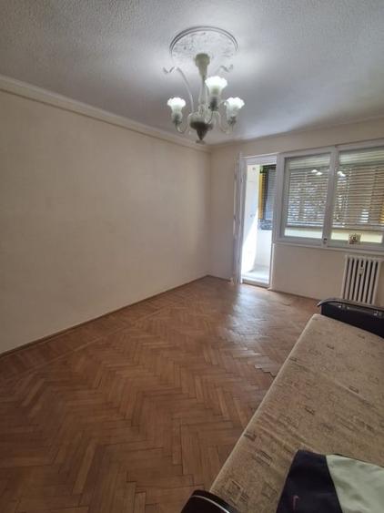 Apartament cu 3 camere decomandat în Andrei Mureșanu