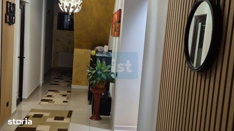 Casă cu 5 camere cu Teren 1100 Mp în Vânători