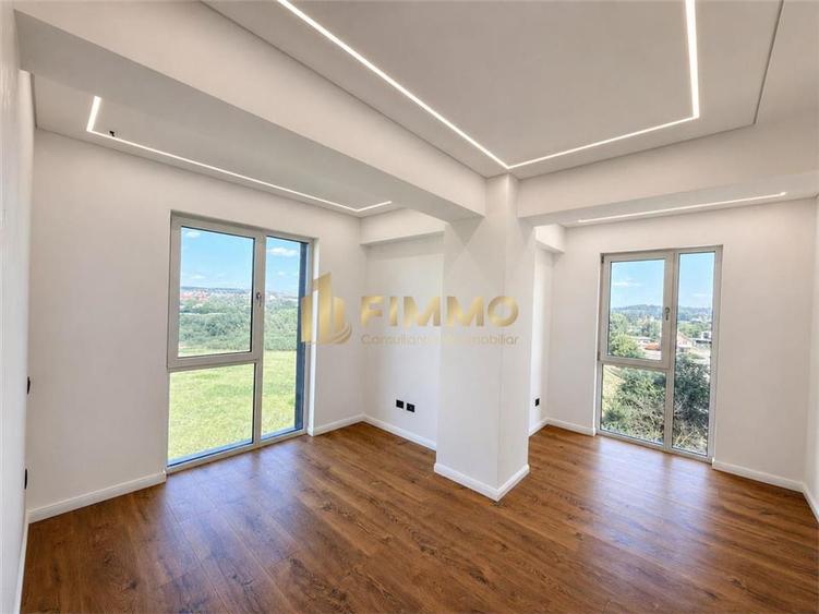 Apartament cu 3 camere semidecomandat în Periferie