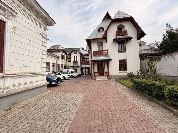 Casă individuală cu 31 camere cu Canalizare în Calea Călărașilor