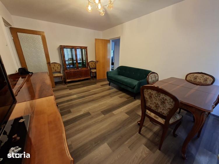 Apartament cu 3 camere semidecomandat în Drumul Taberei